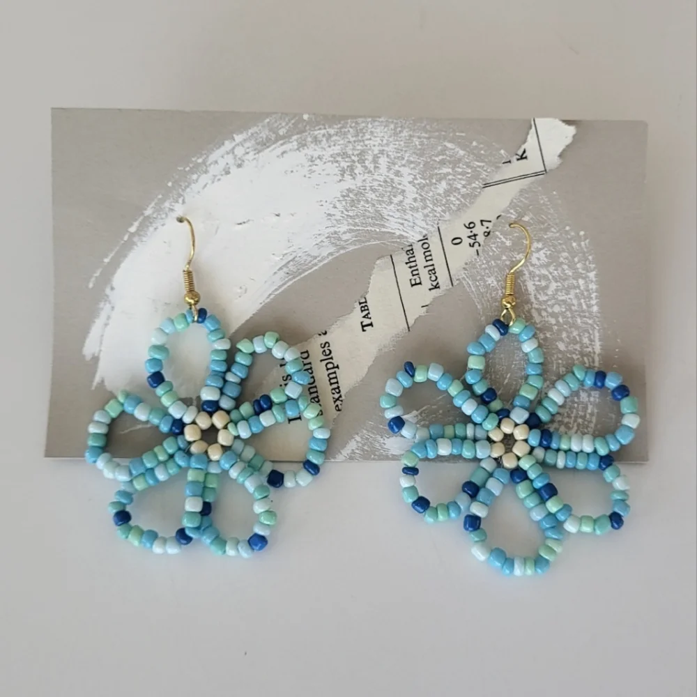 Handcrafted Large Blue Daisy Seed Bead Earrings 🌼 - Picture 2 of 4